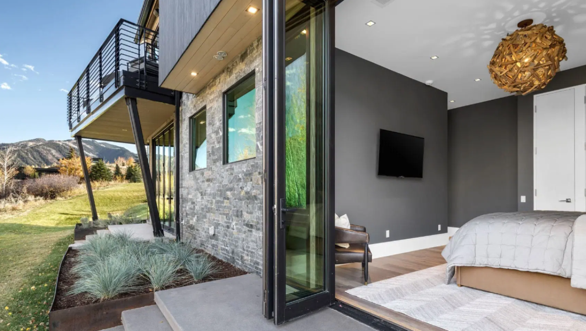 Aspen Home Bedroom Entry