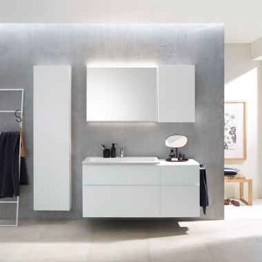 Wall-hung washbasin in combination with white furniture