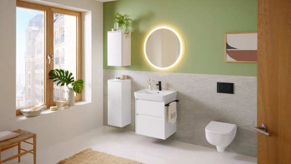Bright bathroom with wall-hung toilet and Geberit system with Sigma01 flush plate