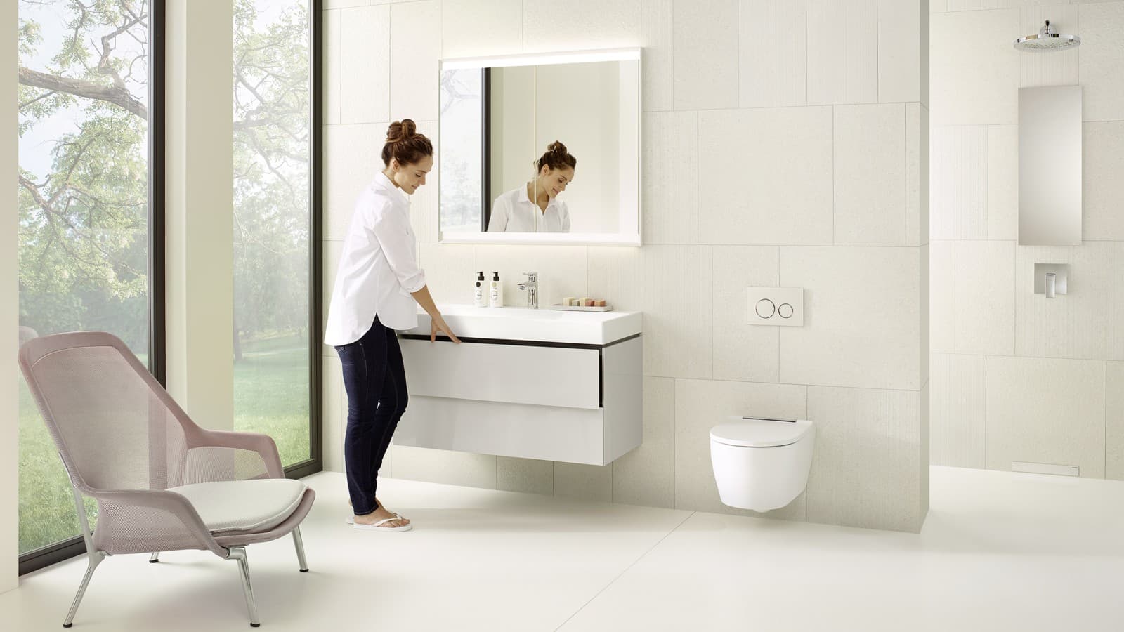 The installation heights for bathroom elements are important for both tall and short people (© Geberit) The installation heights for bathroom elements are important for both tall and short people (© Geberit)