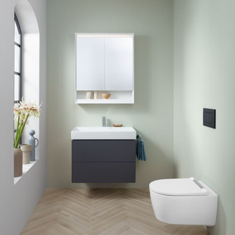Small bathroom in mint with lava washbasin cabinet, mirror cabinet, actuator plate and ceramic appliances Small bathroom in mint with lava washbasin cabinet, mirror cabinet, actuator plate and ceramic appliances