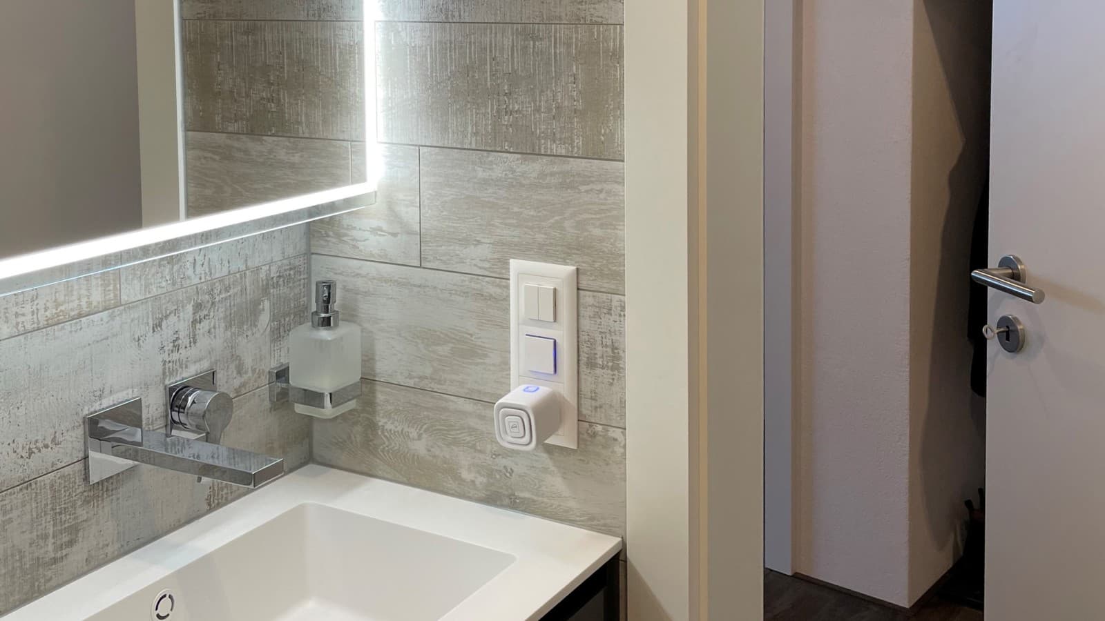 A door that opens outwards saves space in the bathroom A door that opens outwards saves space in the bathroom